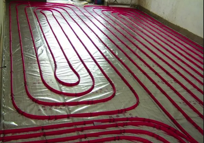 地暖与宠物友好设计：如何避免毛孩子烫伤，同时保持地面温暖？